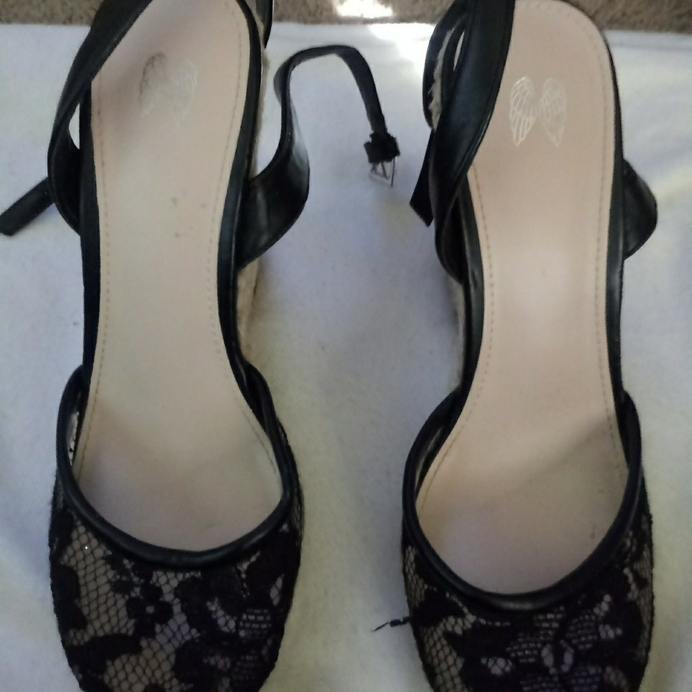 Ankle strap wedge lace shoes